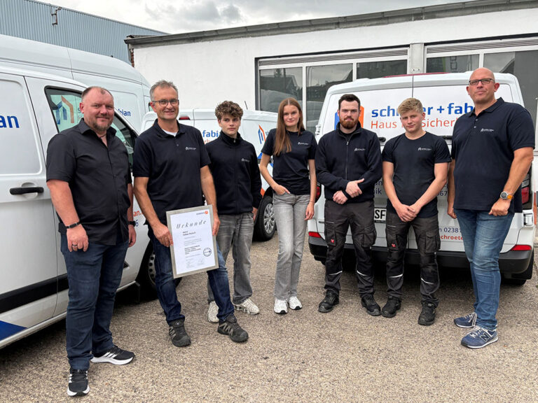 Jubiläum und vier neue Azubis bei Schröter und Fabian_Gruppenbild_web2